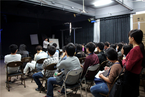 讲座现场.jpg